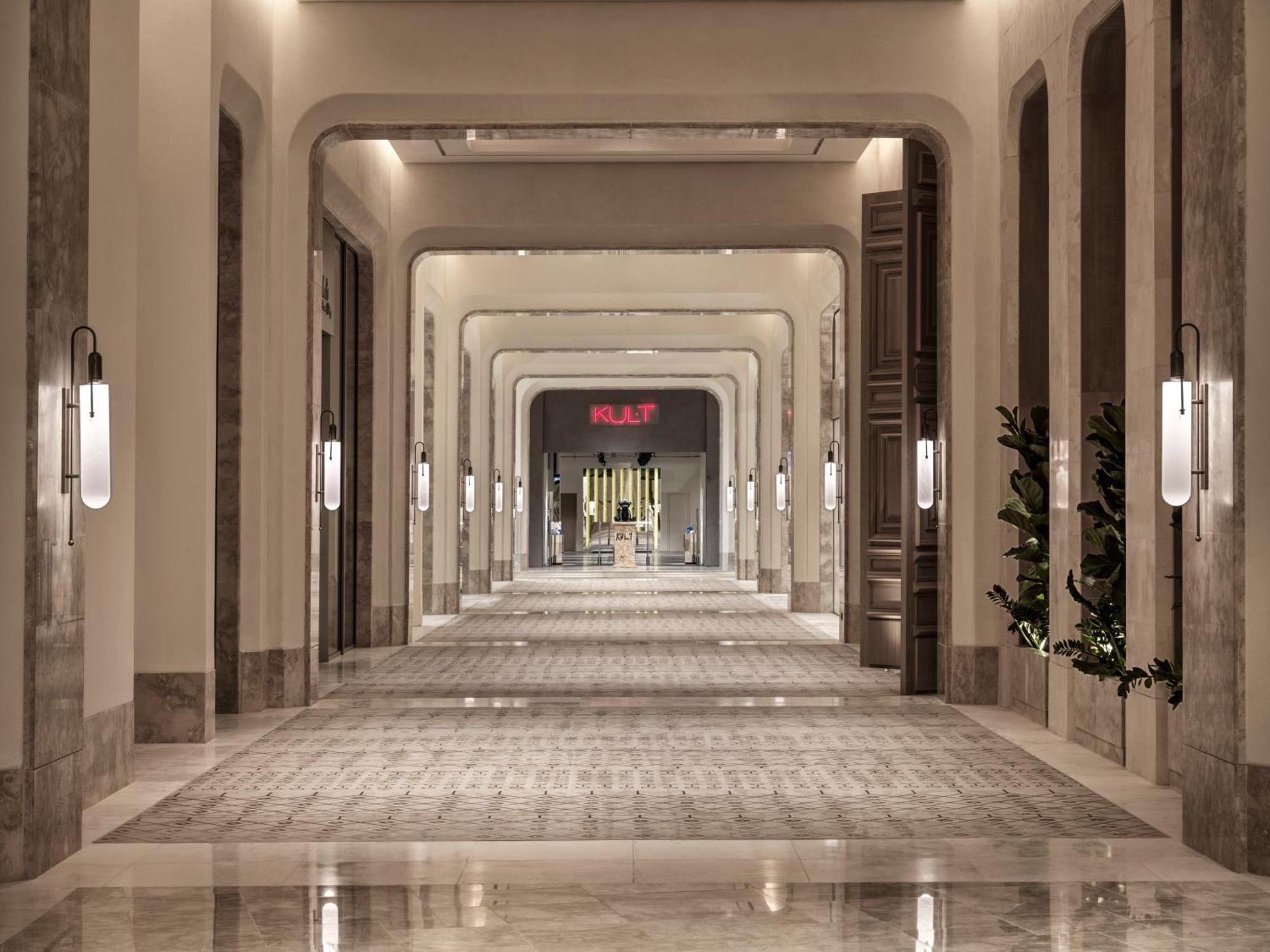 City Of Dreams Mediterranean - Integrated Resort, Casino & Entertainment 利马索尔 外观 照片 The interior of the hotel