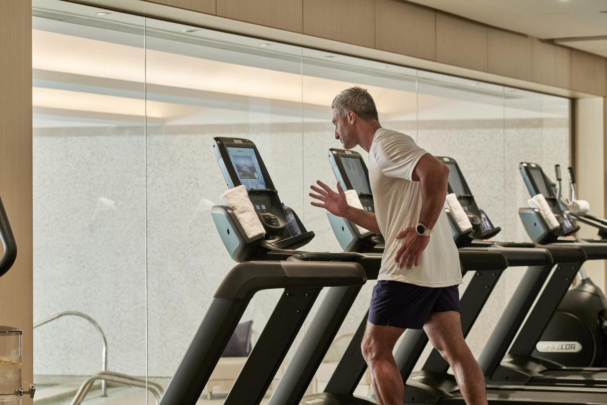 City Of Dreams Mediterranean - Integrated Resort, Casino & Entertainment 利马索尔 外观 照片 A treadmill