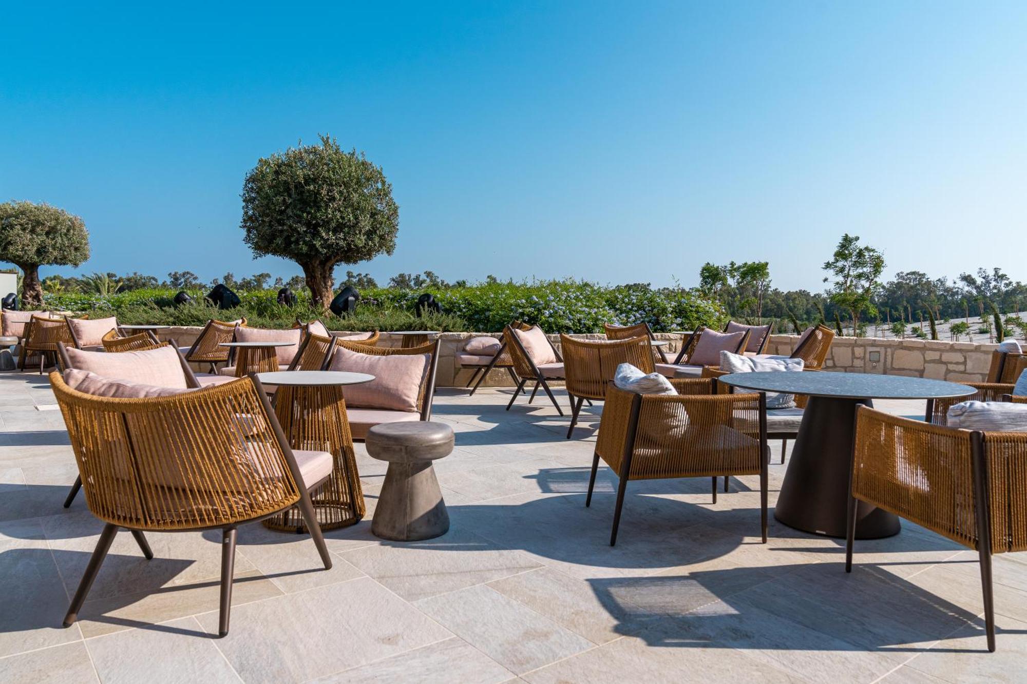 City Of Dreams Mediterranean - Integrated Resort, Casino & Entertainment 利马索尔 外观 照片 The Terrace at the Westin Resort & Villas, Naos Beach Club