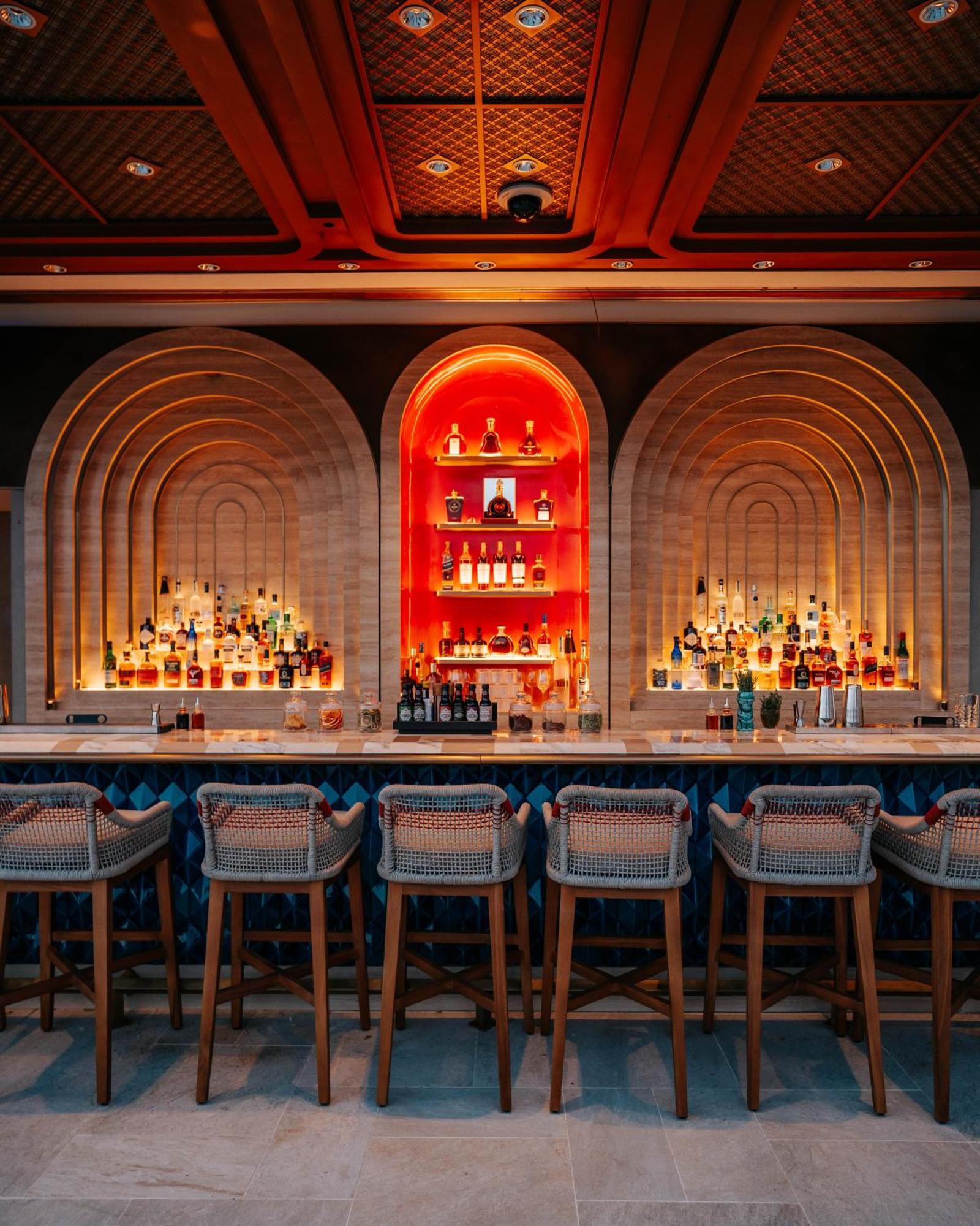 City Of Dreams Mediterranean - Integrated Resort, Casino & Entertainment 利马索尔 外观 照片 The bar at the 1919