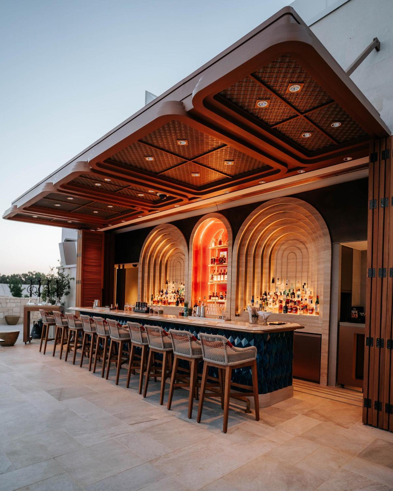 City Of Dreams Mediterranean - Integrated Resort, Casino & Entertainment 利马索尔 外观 照片 The rooftop bar at the hotel
