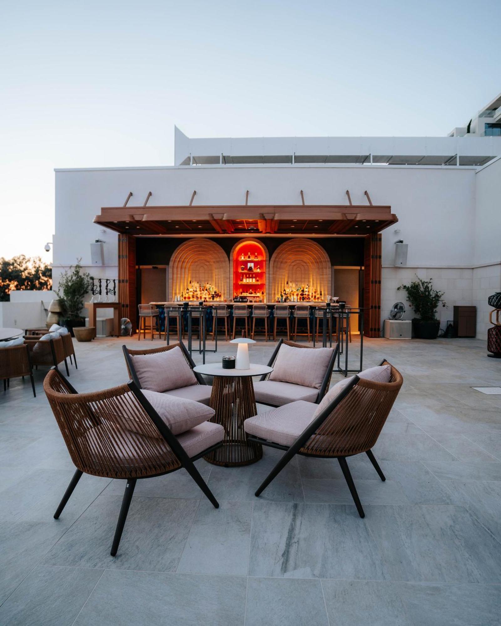 City Of Dreams Mediterranean - Integrated Resort, Casino & Entertainment 利马索尔 外观 照片 The rooftop bar at the hotel
