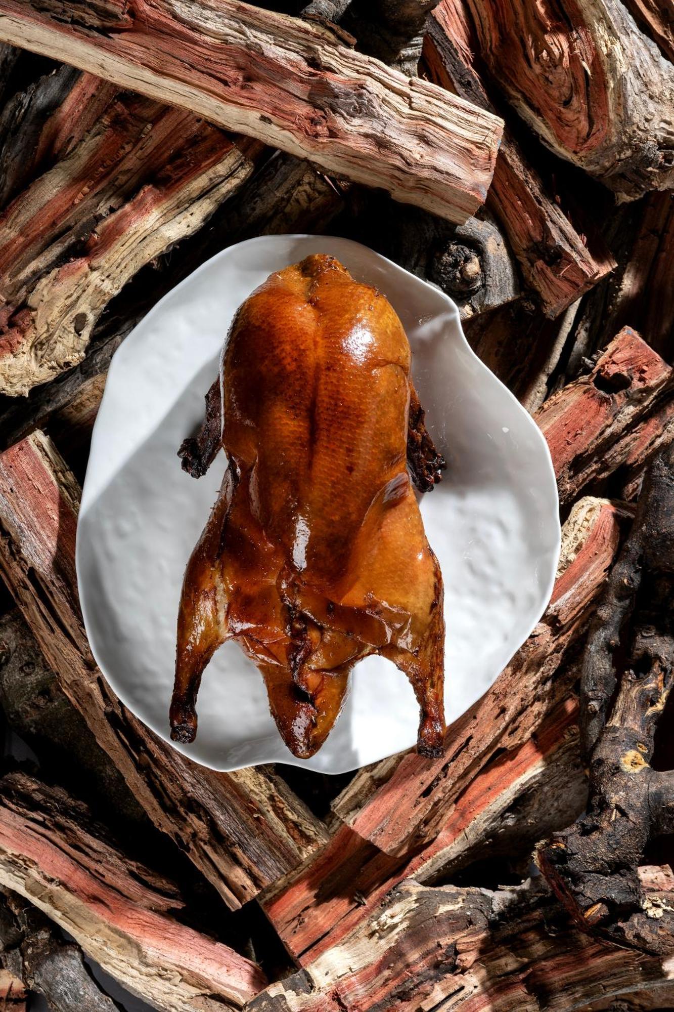 City Of Dreams Mediterranean - Integrated Resort, Casino & Entertainment 利马索尔 外观 照片 A whole Peking duck