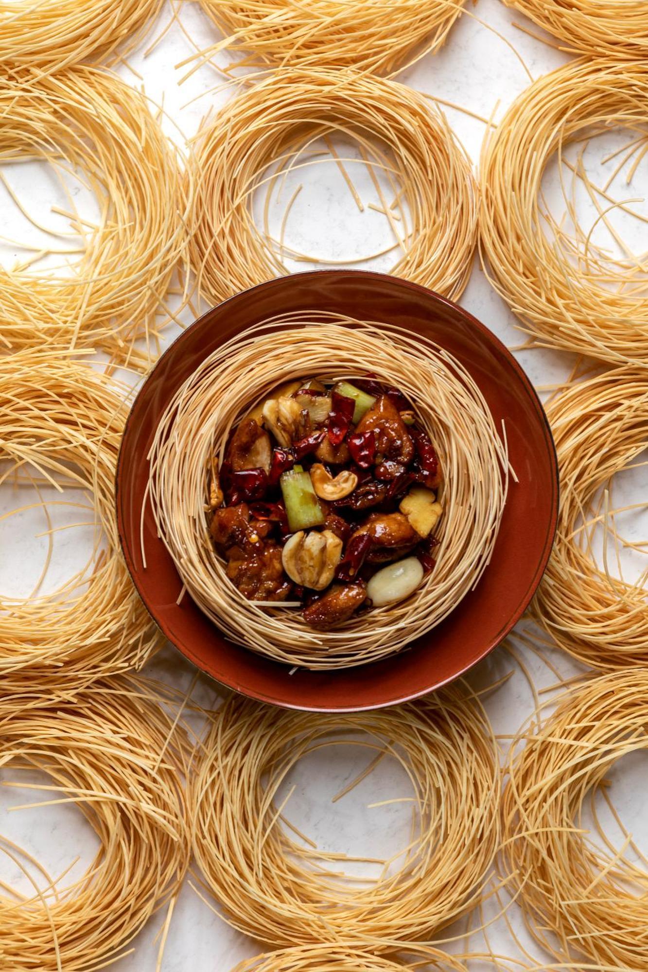 City Of Dreams Mediterranean - Integrated Resort, Casino & Entertainment 利马索尔 外观 照片 A bowl of dry bee hoon