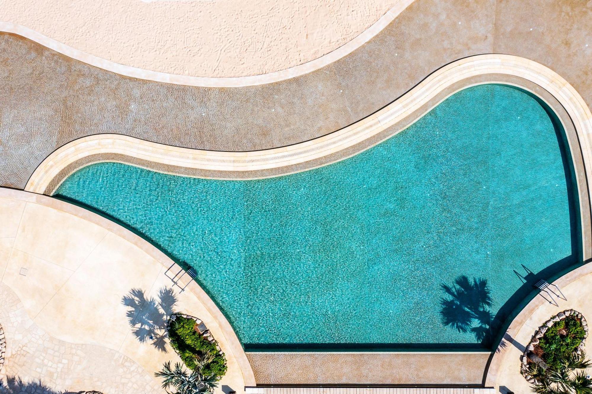 City Of Dreams Mediterranean - Integrated Resort, Casino & Entertainment 利马索尔 外观 照片 Aerial view of a swimming pool