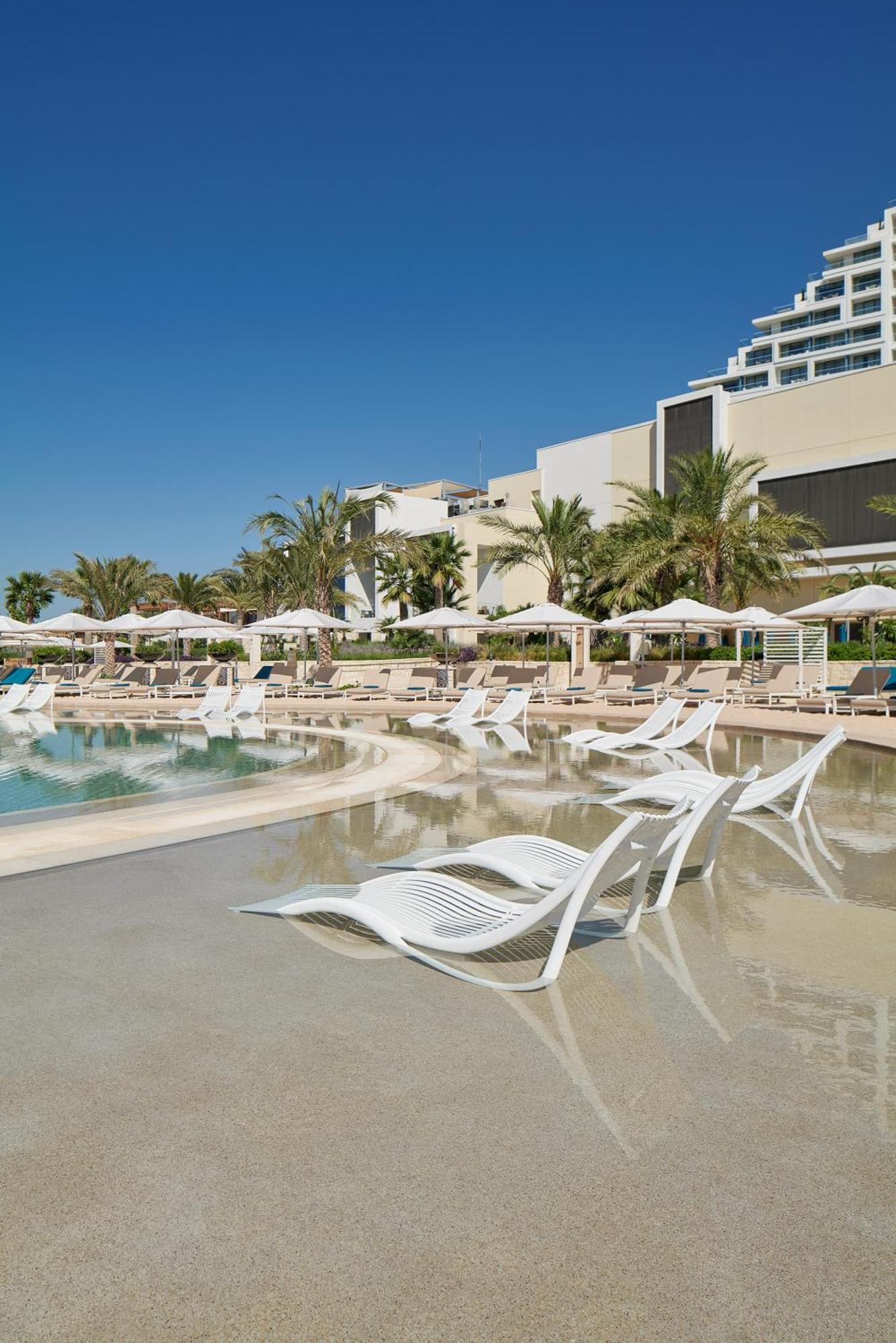 City Of Dreams Mediterranean - Integrated Resort, Casino & Entertainment 利马索尔 外观 照片 The swimming pool at the hotel