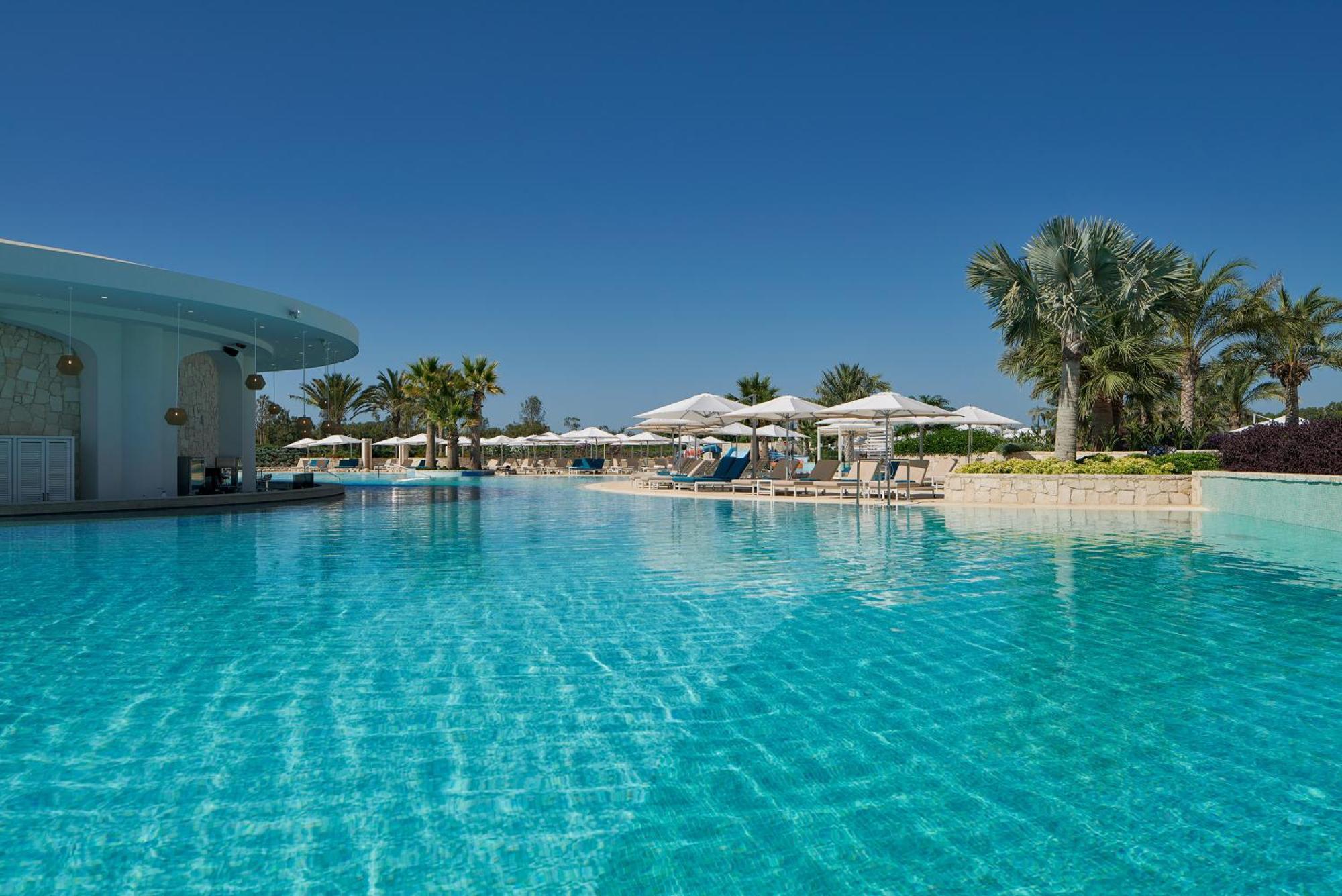 City Of Dreams Mediterranean - Integrated Resort, Casino & Entertainment 利马索尔 外观 照片 The swimming pool at the resort