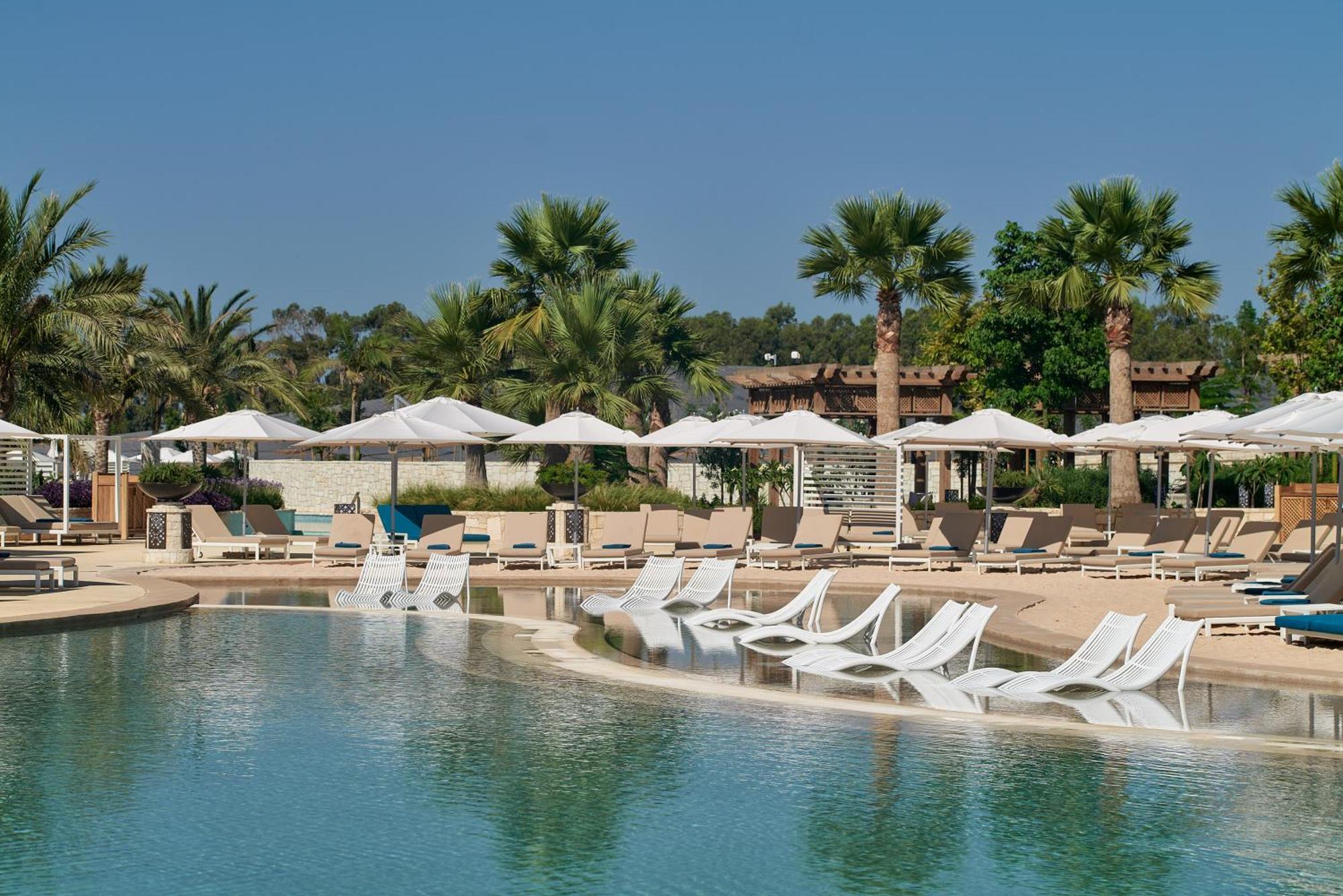 City Of Dreams Mediterranean - Integrated Resort, Casino & Entertainment 利马索尔 外观 照片 The swimming pool at the resort