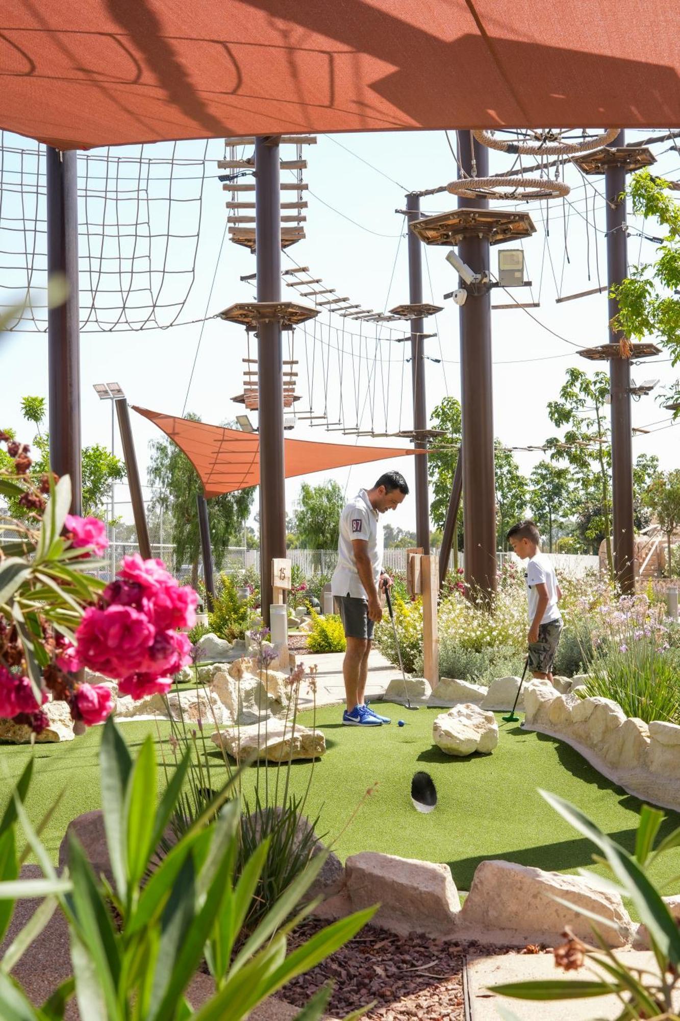 City Of Dreams Mediterranean - Integrated Resort, Casino & Entertainment 利马索尔 外观 照片 Adventure Golf in Mallorca